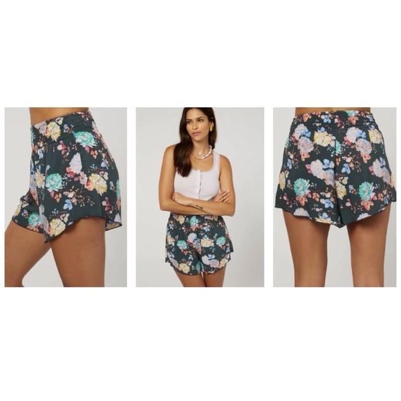 O’Neill | Floral Pull-On Shorts | Black Multicolor | M - Picture 1 of 7